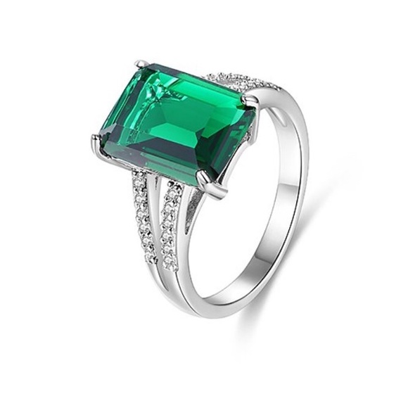 💚Emerald & Cubic Zirconia Emerald Cut Ring💚 - Picture 1 of 1